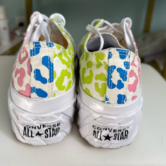 MULTICOLORED CHEETAH PRINT PLATFORM CONVERSE ๐๐๐๐ SIZE 8 - Picture 3 of 5